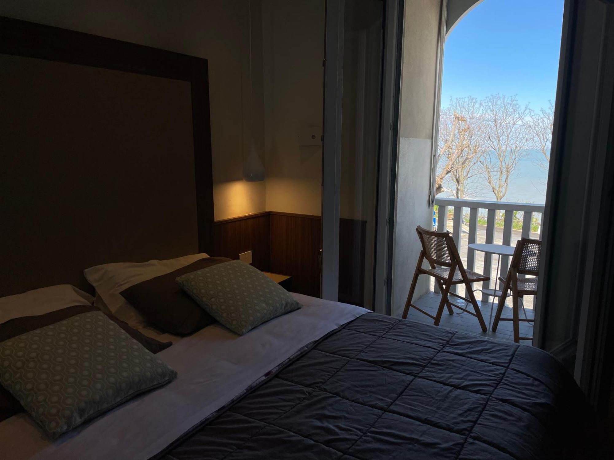 B&B Everest Bar Ristorantino Габиче Маре Екстериор снимка