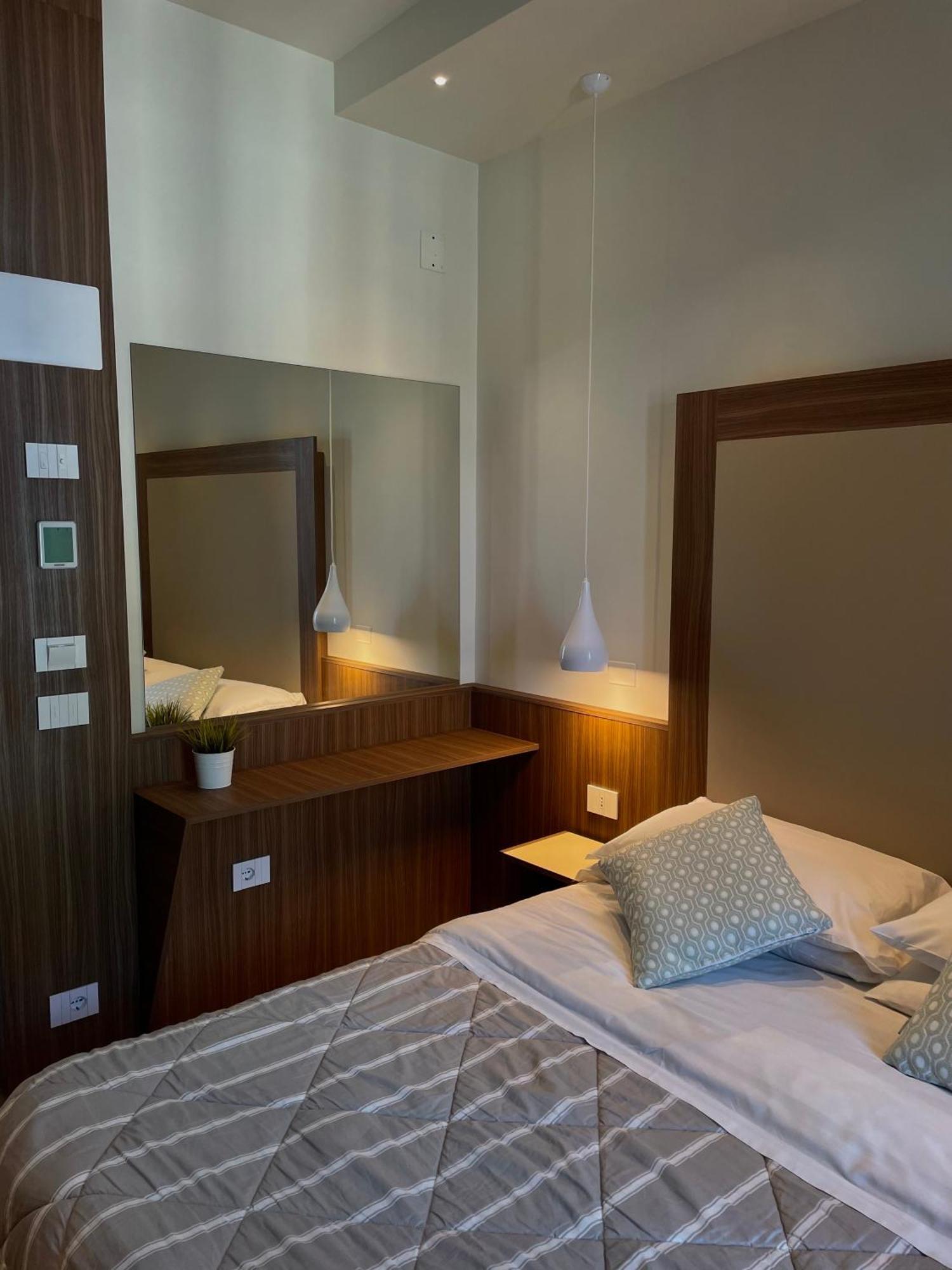 B&B Everest Bar Ristorantino Габиче Маре Екстериор снимка