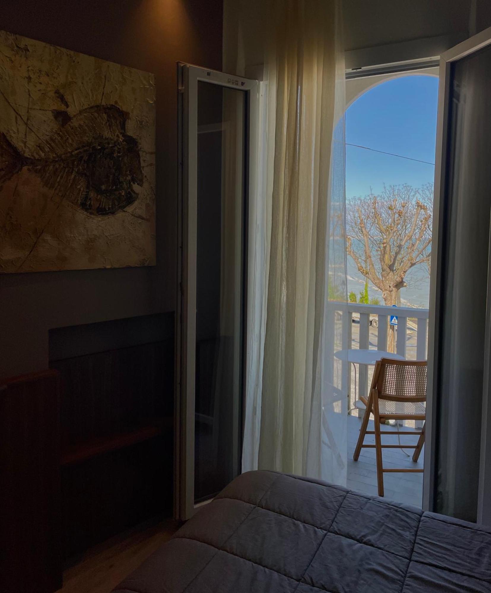 B&B Everest Bar Ristorantino Габиче Маре Екстериор снимка